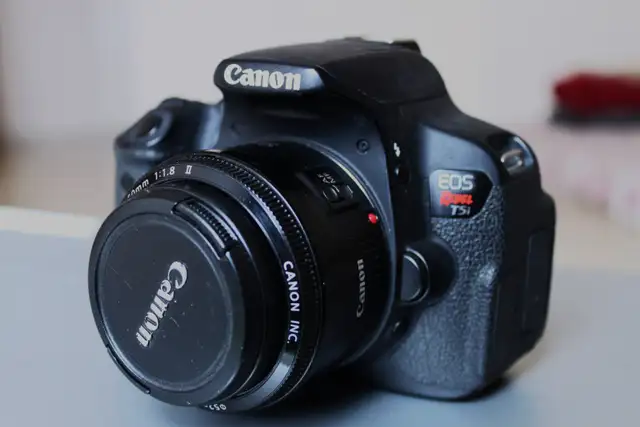 canon Eos T5i+ EFs 18-55 IS lens