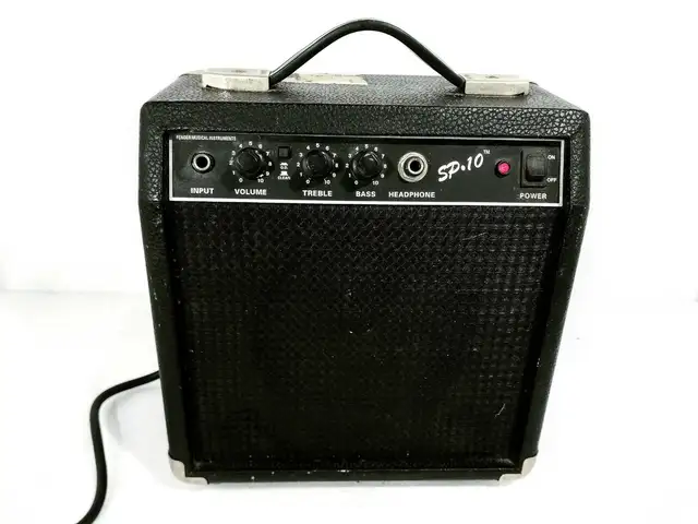 Squire SP-10 Guitar Amplifier-10 watt, 6" drvr in Amps & Pedals in Mississauga / Peel Region - Image 2