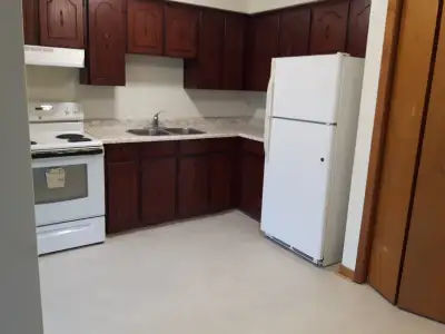 Two-bedroom apartment in the Dufferin and Wilson area. Large front room with balcony. Conveniently l...