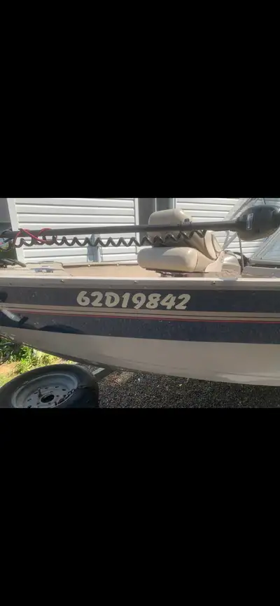 Toute offre raisonnable sera accepté GENS SÉRIEUX SEULEMENT doit partir avant l’hiver Ce bateau Prin...