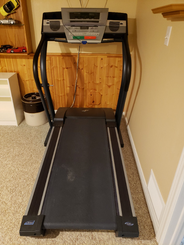 Nordic Track C2000 Electric Treadmill  Works Great $400 in Exercise Equipment in Hamilton