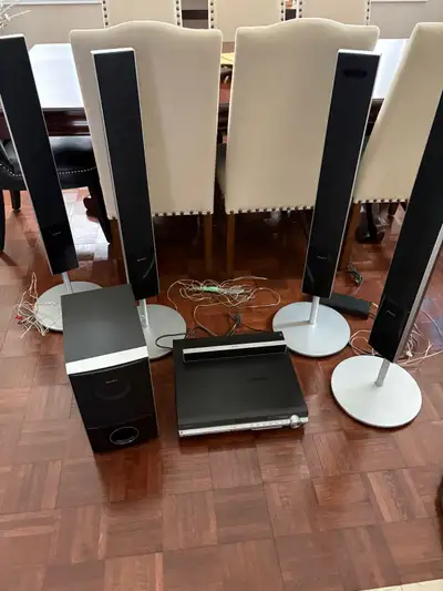 Selling a complete Sony DAV-HDX900W 5.1 Home Theatre System in great condition. Includes: • 4 tall t...