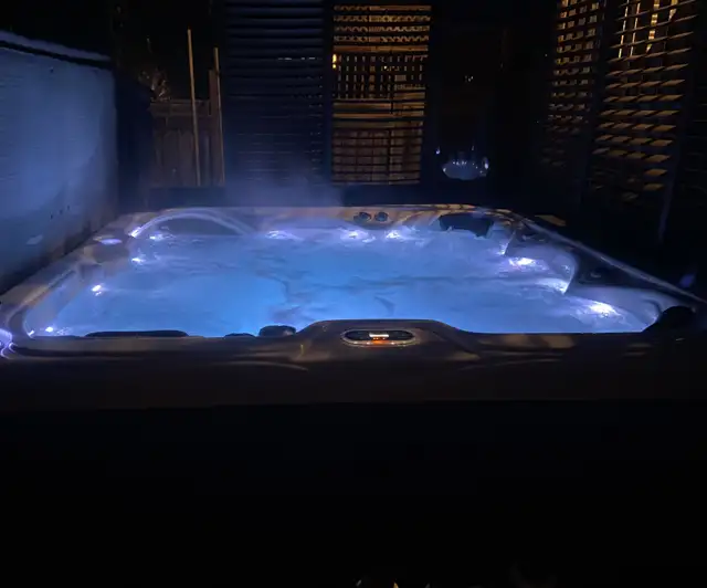 Deal On! New 6 Person Spas-56 Jets-Fully Loaded-Free Delivery KI in Hot Tubs & Pools in Kitchener / Waterloo - Image 10