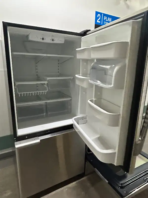 Réfrigérateur et cuisinière parfaits et de taille standard, cuis in Stoves, Ovens & Ranges in City of Montréal - Image 9