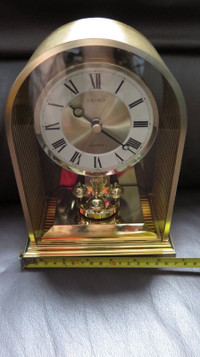 Horloges de bureau Seiko, Bulova, Bombay, art contemporain
