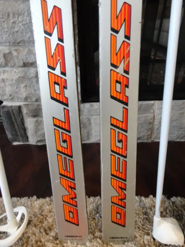2 pairs of Downhill Skis Great for sleighs or wall hangers in Ski in Kitchener / Waterloo - Image 4