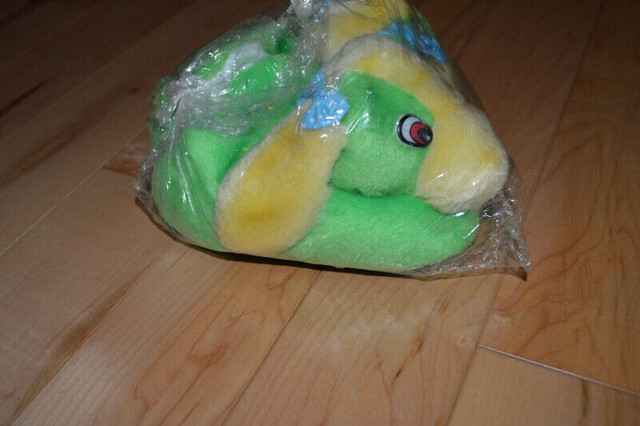 KIDS SLIPPERS SIZE 8-8.5 ( 4 available ) NIB in Kids & Youth in Edmonton - Image 4