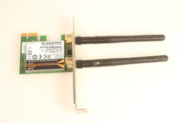 D-LINK WIRELESS N300 DUAL BAND PCI EXPRESS DESKTOP ADAPTER DWA-5 in Networking in City of Toronto - Image 3