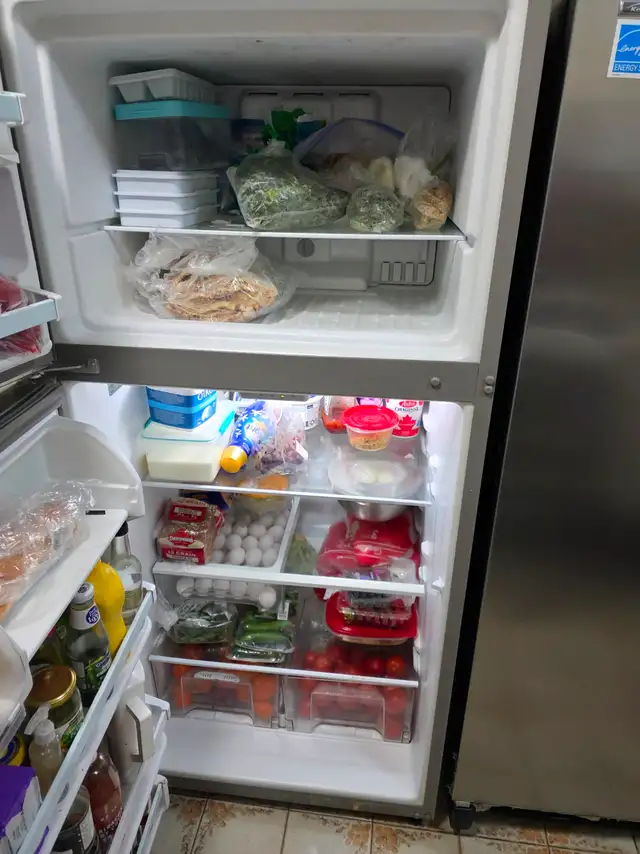 Whirlpool 30" Stainless Steel Fridge - Excellent Condition! in Refrigerators in City of Toronto - Image 4