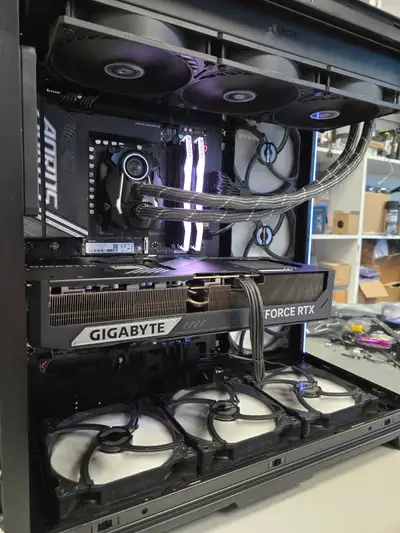 Blacked 5090 - Ryzen 9950X3D - RTX 5090 - 32GB RAM - 2TB SSD, View more