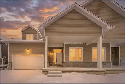 4+1 Beds & 3 Baths Double Garage & 4 Car Parkings ⭐️ Separate Entrance Walkout Basement Brand New 20...