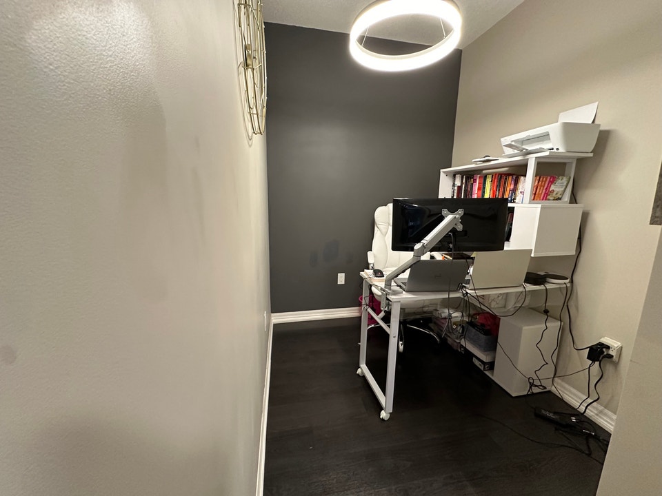 Grimsby 2+Den Condo 5