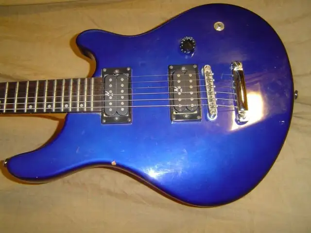Guitars, Amps  and Stand - Hasbro Fender Epiphone Washburn in Amps & Pedals in City of Toronto - Image 9