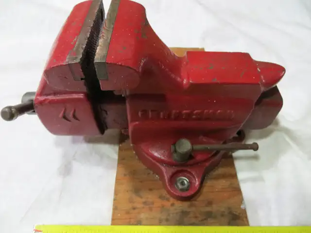 Vise Craftsman (2) 5.5" jaw ($175) & 4.5" jaw $140 in Hand Tools in Windsor Region - Image 2