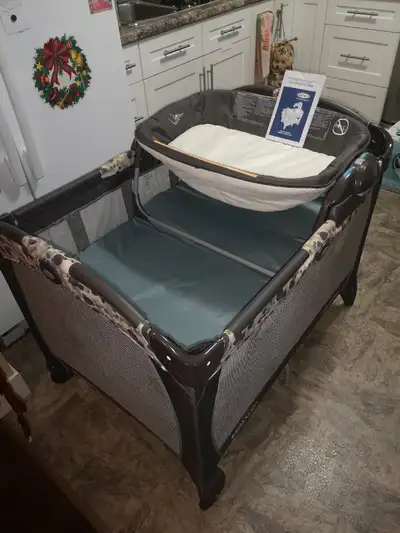 Very lightly used Graco Pack n Play. Like NEW condition, used 2-3 times at most. Grandma OWNED and S...