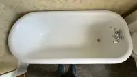 Vintage Claw Foot Tub (5ft)
