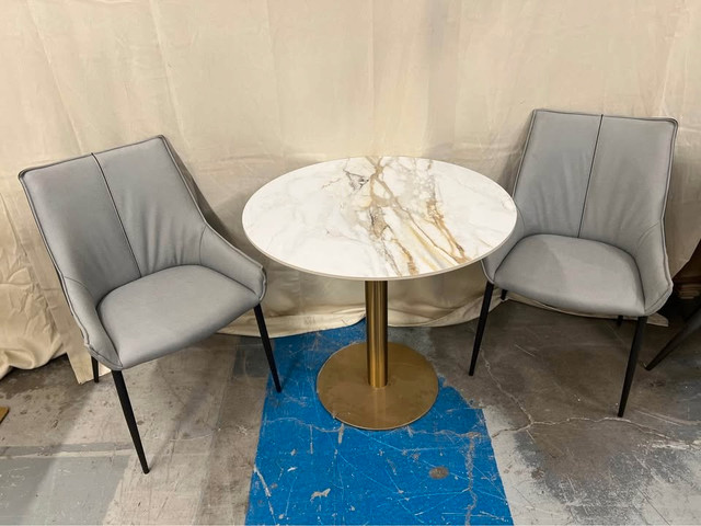 Restaurant Dining set - 3piece including 2 chairs and Table dans Mobilier de salle à manger et cuisine  à Ville de Montréal - Image 2
