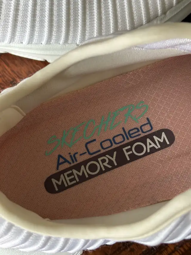 Skechers Sneakers running shoes in Men's Shoes in Kitchener / Waterloo - Image 5