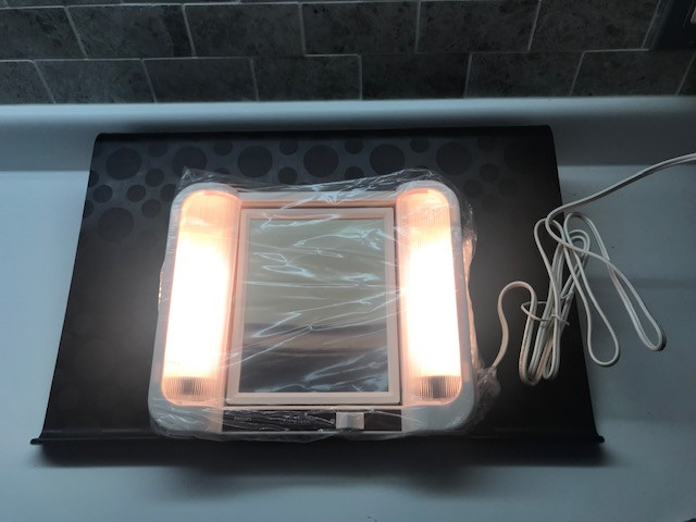 NEW - Makeup Mirror (Phillips) - Lighted - Bathwares in Other in Markham / York Region - Image 2