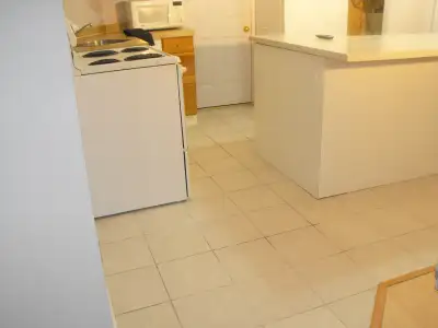 South end legal basement apartment for rent, close to U of G and many amenities (grocery, gym, etc.)...