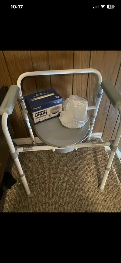 USED FOR LIKE 2 MONTHS ALMOST A FULL BOX OF 60 LINERS ABSORBING SHEETS 11 LOCATED IN NEUSTADT TEXT M...