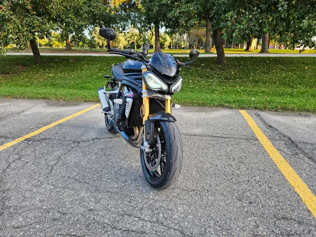 2022 Triumph Speed Triple 1200 RS Mint Low Km's in Sport Bikes in City of Toronto - Image 3