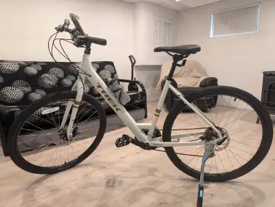 vélo de marque trek verve 1 2021 grandeur medium ayant peu servi