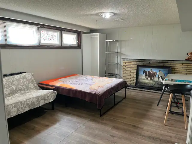 VERY LARGE ROOM STEPS TO GROCERY/BUS STEELES/BATHURST NORTH YORK