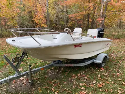 Great shape Low hours 40 HP Mercury. All seat cushions in good shape. Used at cottage. Located in Ho...