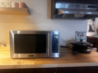 1.1 cu Oster Convection Microwave 
