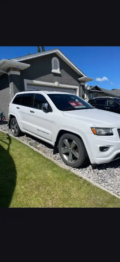 ONLY $9500 OBO NO GST 2015 GRAND CHEROKEE OUTLANDER LOOKS AND RUNS GREAT FULLY LOADED 5.7 HEMI ONE O...