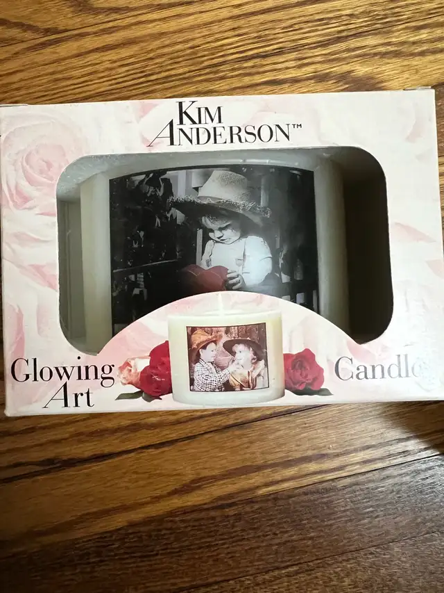 Kim Anderson Glowing  Candle in Home Décor & Accents in City of Toronto - Image 3