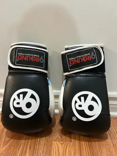 Round 9 boxing gloves , View more