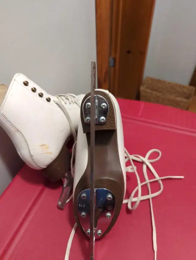 Patins filles Gam gr. 8 2/3 très bon état in Skates & Blades in Gatineau - Image 3