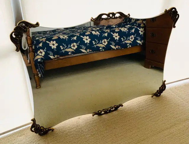 Large antique wall mirror in Home Décor & Accents in Oshawa / Durham Region - Image 3