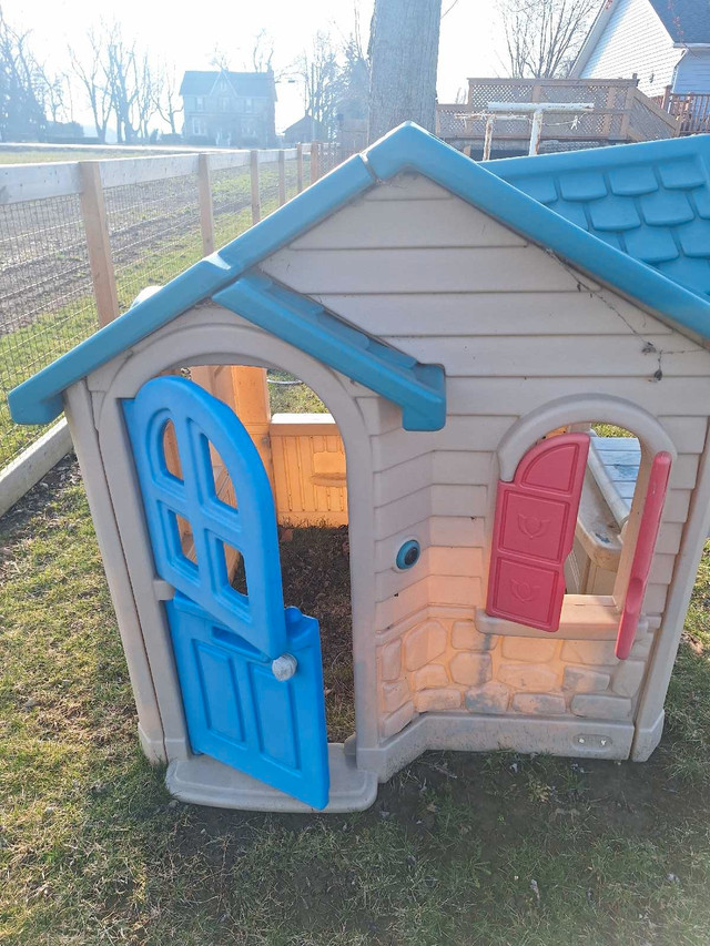 Kids play house in Other in Leamington