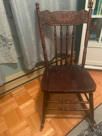 Chaise berçante antique