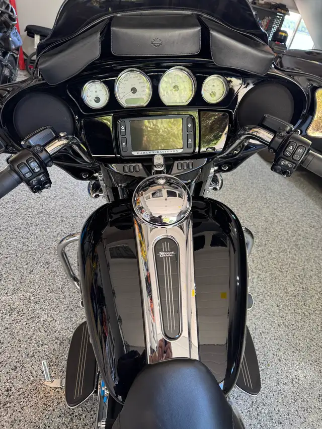 Harley Davidson Streetglide Special 2017 in Touring in Kawartha Lakes - Image 5