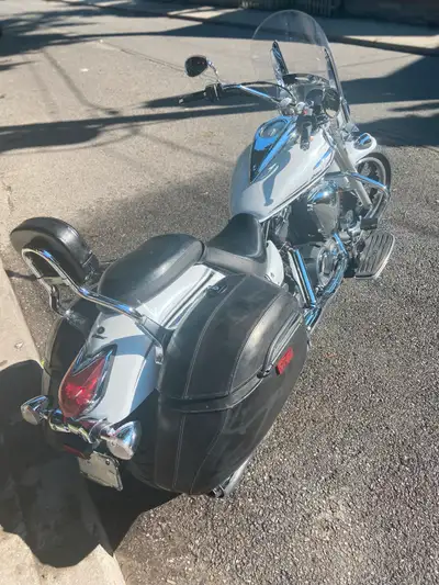 Discover the open road like never before with the 2015 Yamaha V Star 950 Tourer! With only 34,000 km...