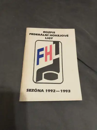 1992-1993 Czechoslovakia hockey federation guide, View more