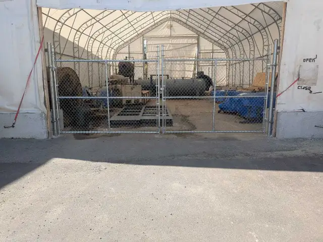 fence and deck install590081410299351041