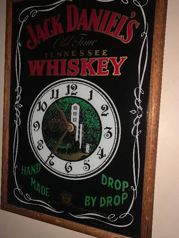 Vintage Jack Daniels Bar mirror clock Mint in Arts & Collectibles in Calgary - Image 3