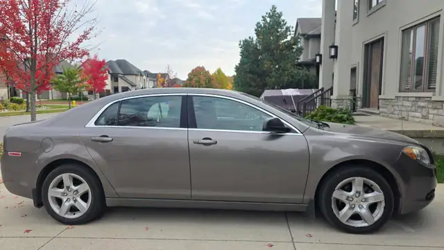 2011 Chevrolet malibu LT  in Cars & Trucks in London - Image 3