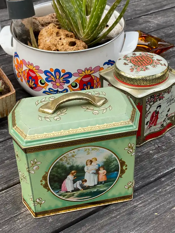 Small Vintage Retro Antique Metal Box62863733576065121