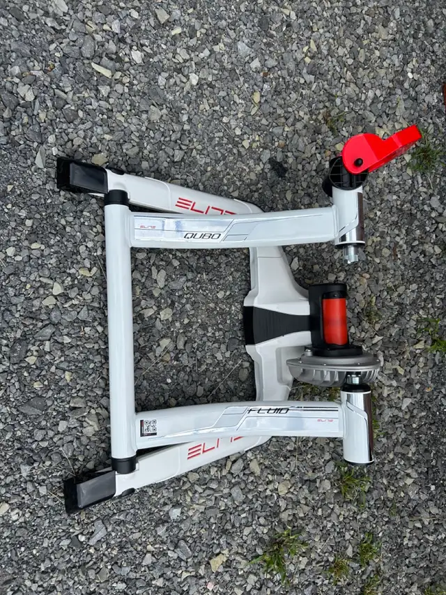 Elite Qubo Fluid Bike Trainer in Road in Ottawa - Image 3