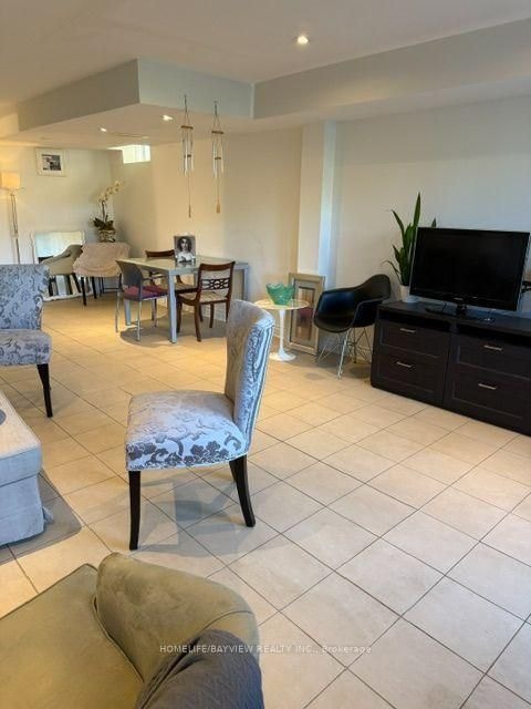 Beautiful 2 Bedroom Walk out Basement in Thornhill for Rent !! 3