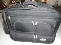 Laptop - 9 zippered w/ 38inch handle + wheels