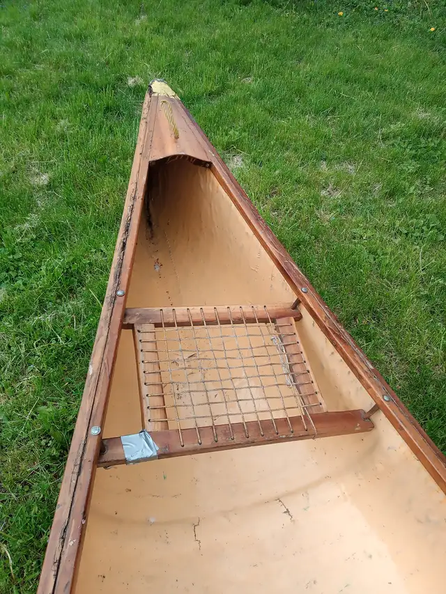 Canoe - kevlar and fiberglass in Canoes, Kayaks & Paddles in Guelph - Image 4