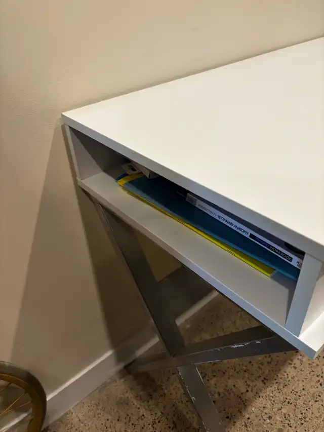 Computer/Make Up Desk/End Table in Desks in City of Toronto - Image 4