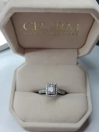 Selling a stunning engagement ring in excellent, like-new condition. Crafted in white gold with a sp...